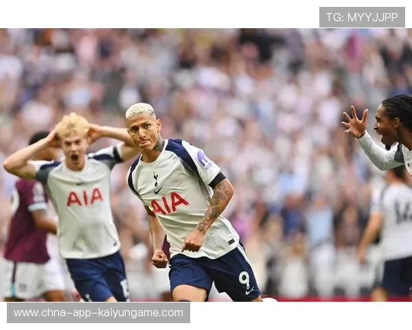 伯恩利定位球连造威胁，热刺禁区顶住，伯恩利vs热刺聚胜顽球汇