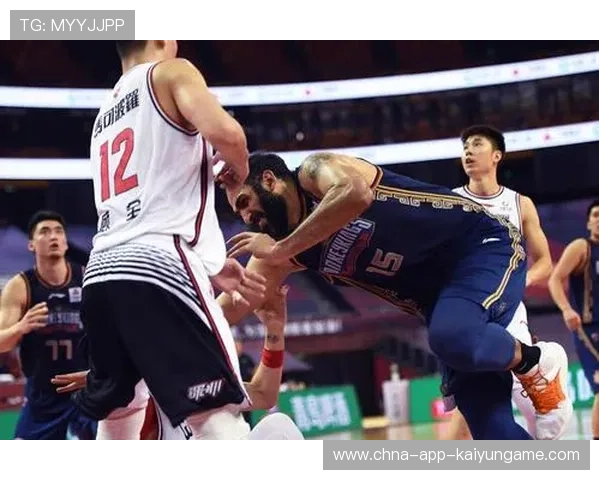 职业篮球运动员在赛季中段进行力量恢复的科学周期